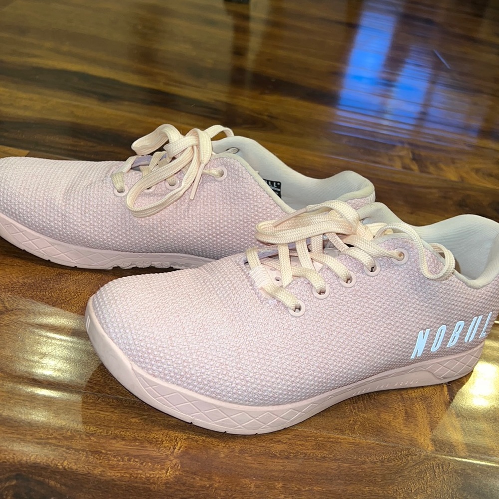 NOBULL light pink trainers! Women’s size 9.5! Worn maybe 5 times.